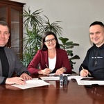 Podpisanie umowy z Prezesem UKS Rutki Płońsk.